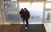 Kauno policija prašo pagalbos: gal žinote, kas susigundė svetimais pinigais?
