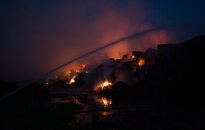 Vėlų vakarą Kretingos r. užsiliepsnojo ferma