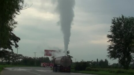 Per plauką nuo sprogimo: prie degalinės pakilo vandenilio peroksido stulpas