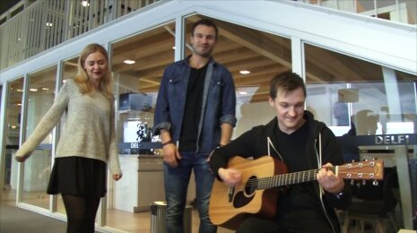 Acoustic rendition of Lithuania's Eurovision song at DELFI newsroom
