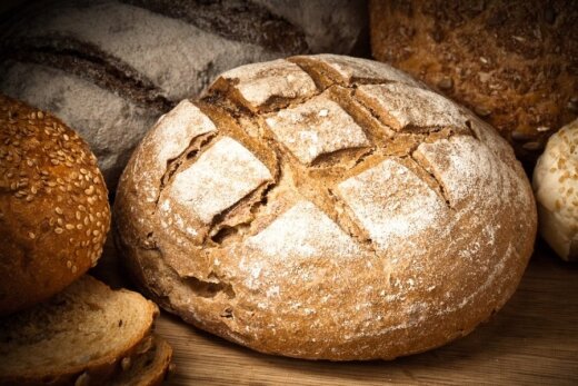 Patartina dažniau rinktis viso grūdo duoną 