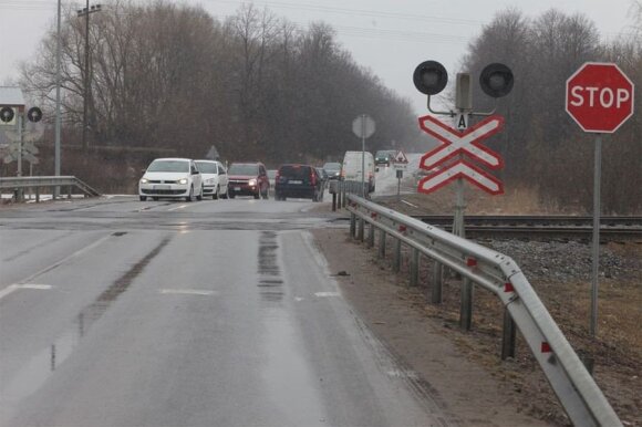 Anksčiau planuota, kad sykiu su kelio rekonstrukcija savo darbus Tilžės gatvėje, jau šiapus geležinkelio, pradės ir miestas. Tačiau dabar jau aišku, kad jei nebus papildomų kliūčių, sutarties pasirašymas su rangovu planuojamas rugpjūčio pabaigoje arba rug