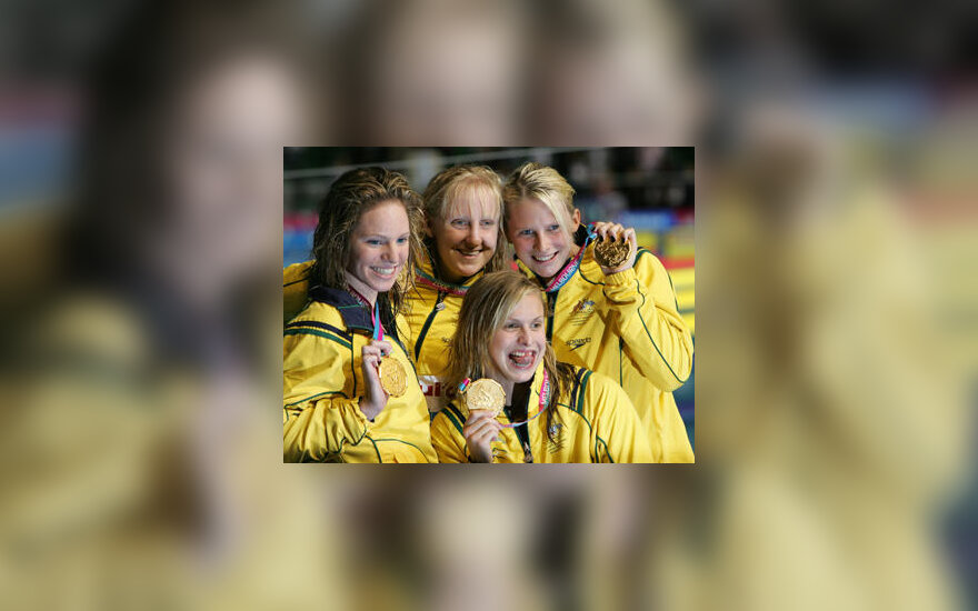 Australijos komada (Jessicah Schipper, Leisel Jones, Libby Lenton, Emily Seebohm) estafetėje 4x100 m iškovojo aukso medalius ir pagerino pasaulio rekordą.