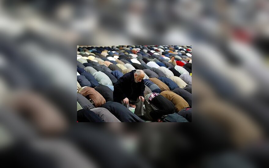 Stambule prasidėjus ramadanui meldžiasi musulmonai