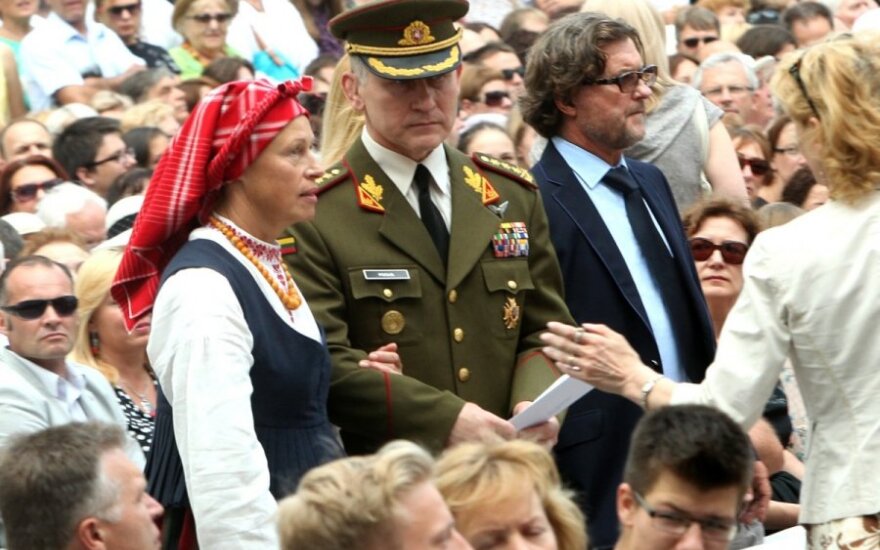 Valdovų rūmų atidarymo stilius: didikų motyvai ir vasariškas nerūpestingumas