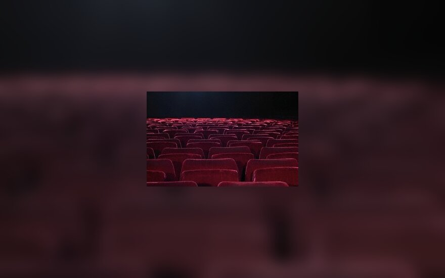 Prašo paaukoti naujiems spektakliams