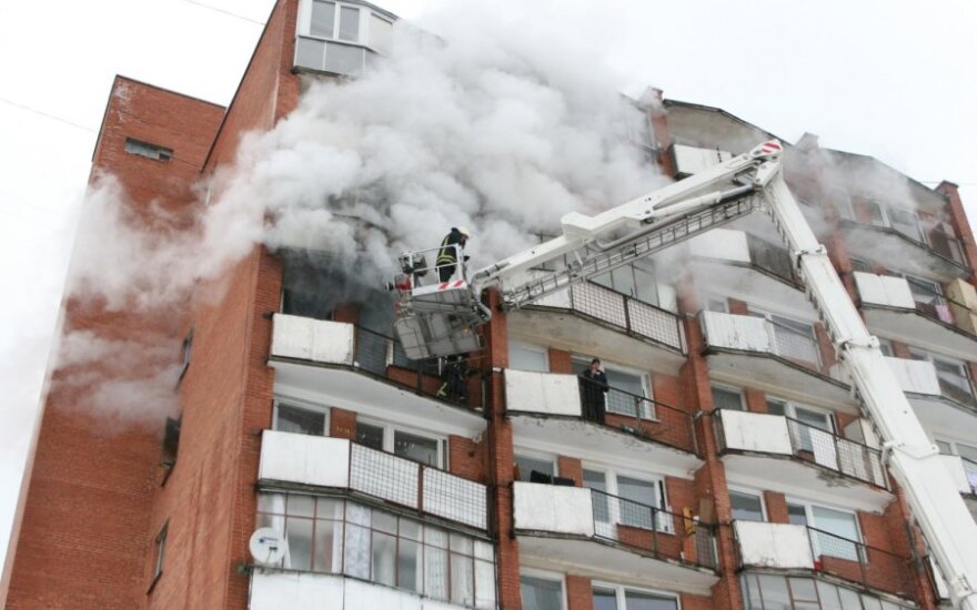 Житель Вильнюса поджег свою квартиру в девятиэтажном доме
