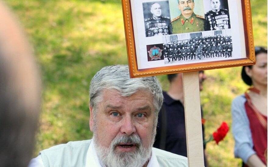 Ведется расследование в отношении Иванова, державшего портрет Сталина