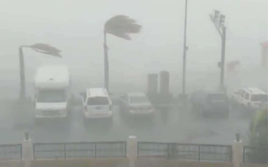Ураган "Дориан" угрожает Космическому побережью во Флориде