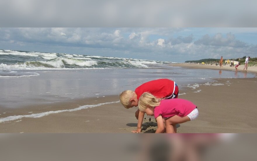 Поведение родителей на пляже выбило женщину из колеи: деньги есть, а ума нет