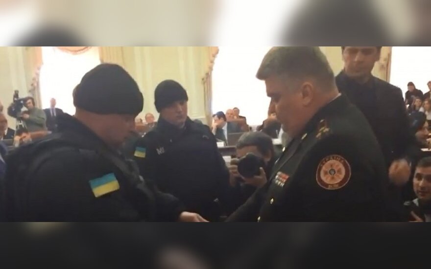 Украина: на заседании Кабмина арестован глава службы по ЧС