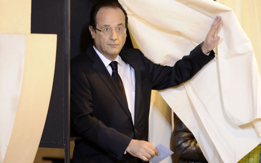 Francois Hollande'as balsuoja prezidento rinkimuose