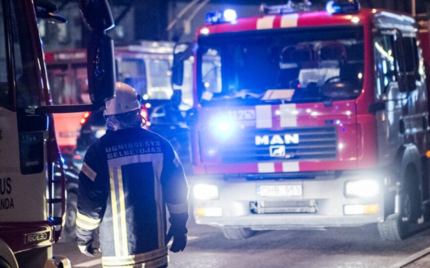 Поджоги в Вильнюсском районе: горели контейнеры и автомобили