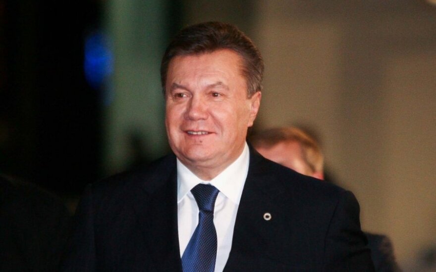 Янукович заверил Баррозу, что не планирует вводить ЧП на Украине