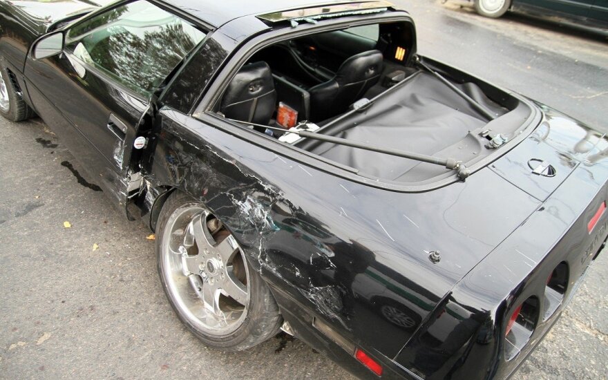 В Каунасе в ДТП поврежден Chevrolet Corvette