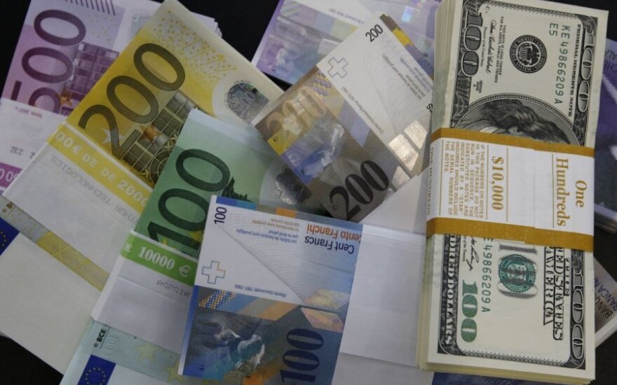 2015 będzie rokiem mocnego dolara i słabego euro. Złoty ma być stabilny