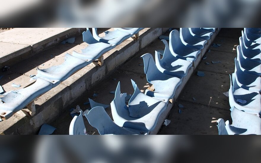 На стадионе в Каунасе выломано 252 сиденья