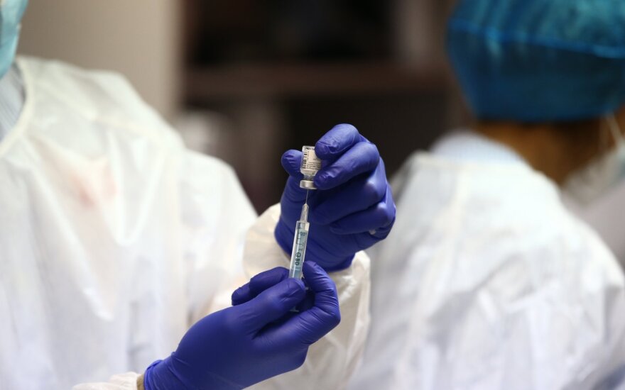 Третья партия вакцины от коронавируса прибудет в Литву в понедельник