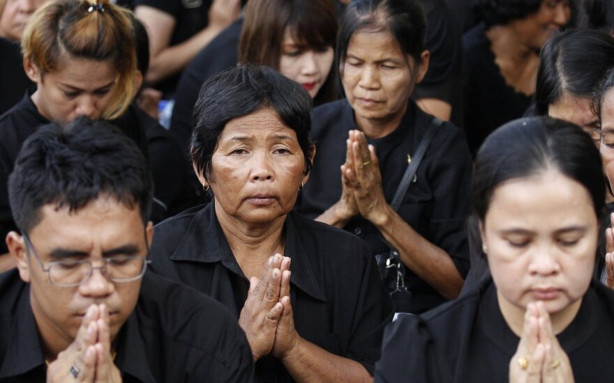 Таиланд простился с умершим год назад королем: затраты составили $90 млн