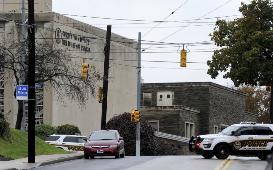 JAV: Pitsburgo sinagogoje nušauti mažiausiai aštuoni žmonės