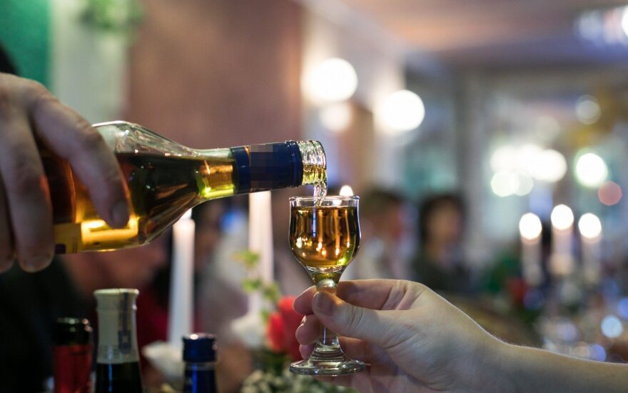АлкоФейк про спиртное и коронавирус - стоит ли рисковать здоровьем?