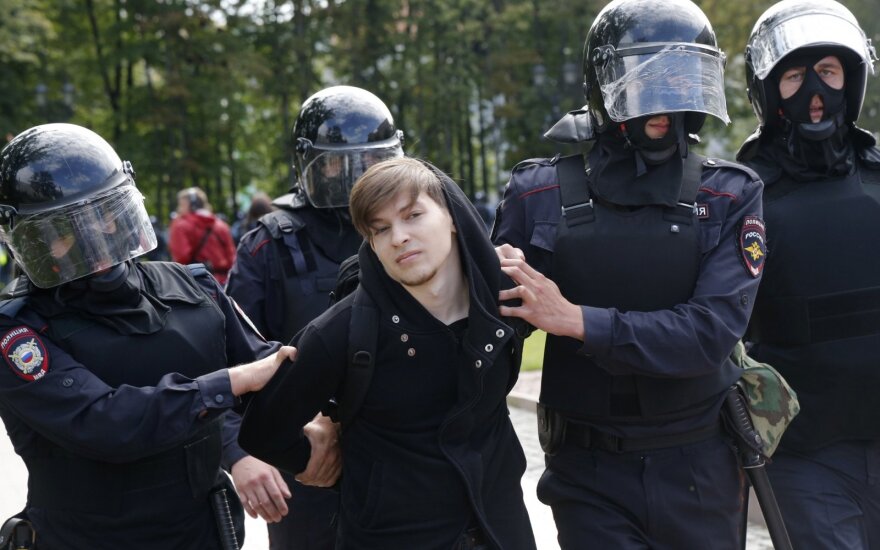 Rusijos policija sulaikė šimtus protestuotojų