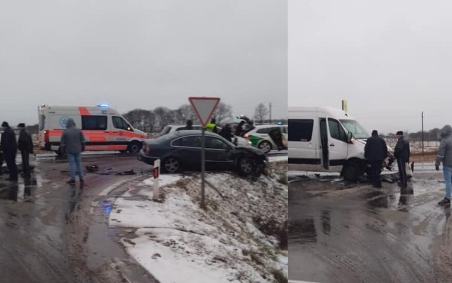 В Вильнюсском районе столкнулись микроавтобус и VW Passat: пострадали 5 человек