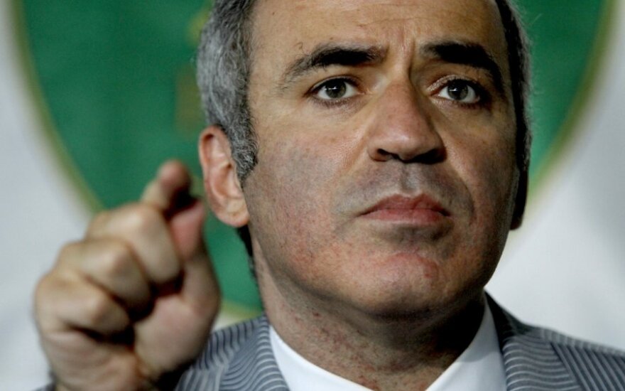 Каспаров решил побороться с Илюмжиновым за пост главы ФИДЕ