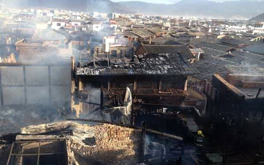 Сильный пожар уничтожил древний тибетский город Дукэцзун