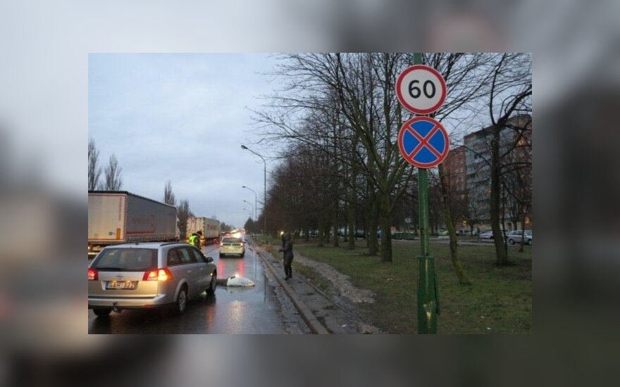 В Клайпеде автомобиль насмерть сбил женщину
