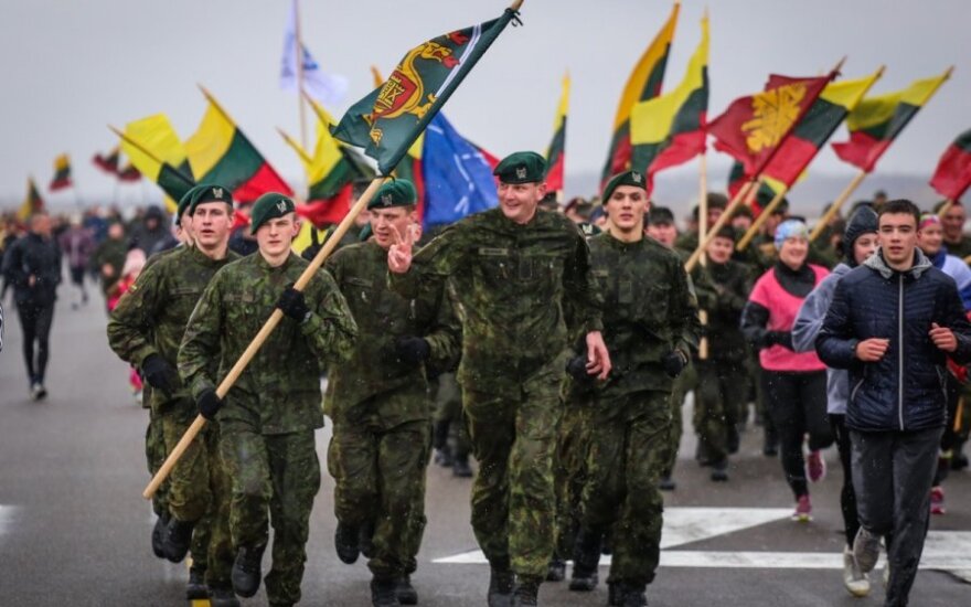 Bėgikai paminėjo Lietuvos įstojimo į NATO metines