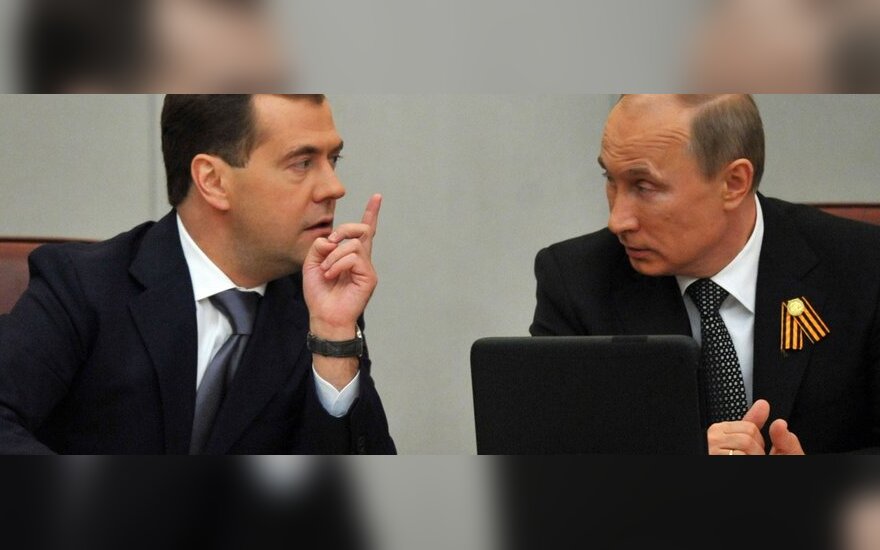 Путин и Медведев будут ездить на лимузинах "ЗиЛ" и "ГАЗ"