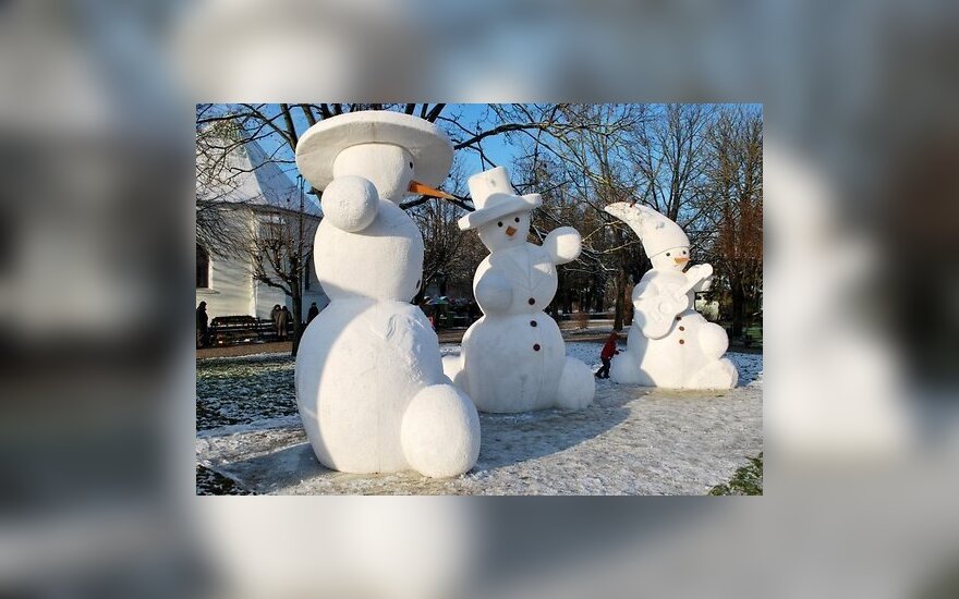 В Латвии открылся слёт снеговиков