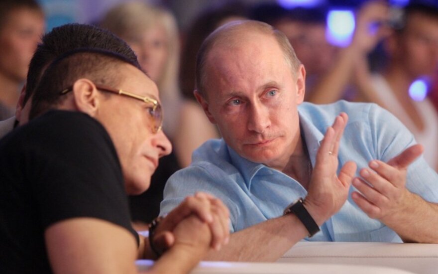 Jeanas Claude‘as Van Damme'as ir Vladimiras Putinas