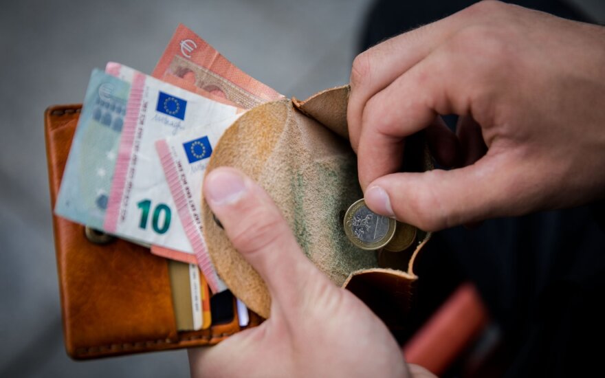 Обзор зарплат жителей Литвы: реальные доходы снизились