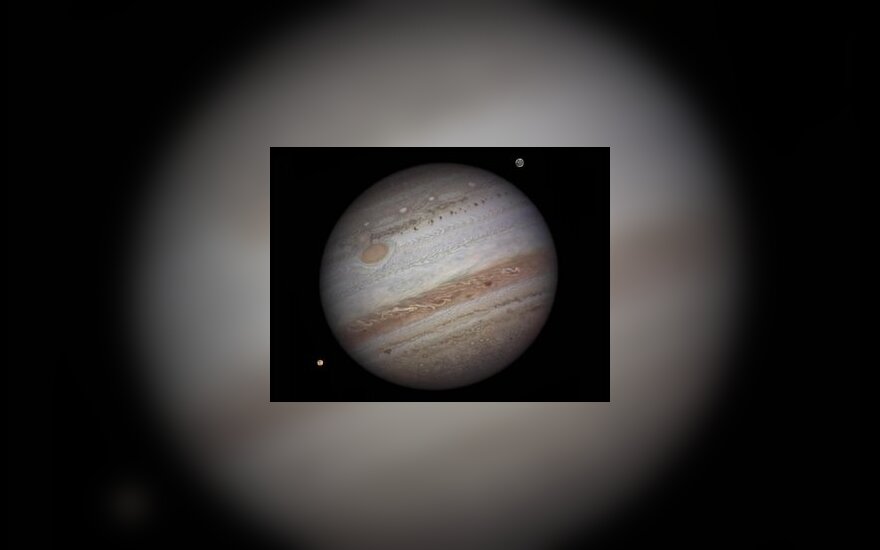 Юпитер со спутниками. Фото NASA/Damian Peach
