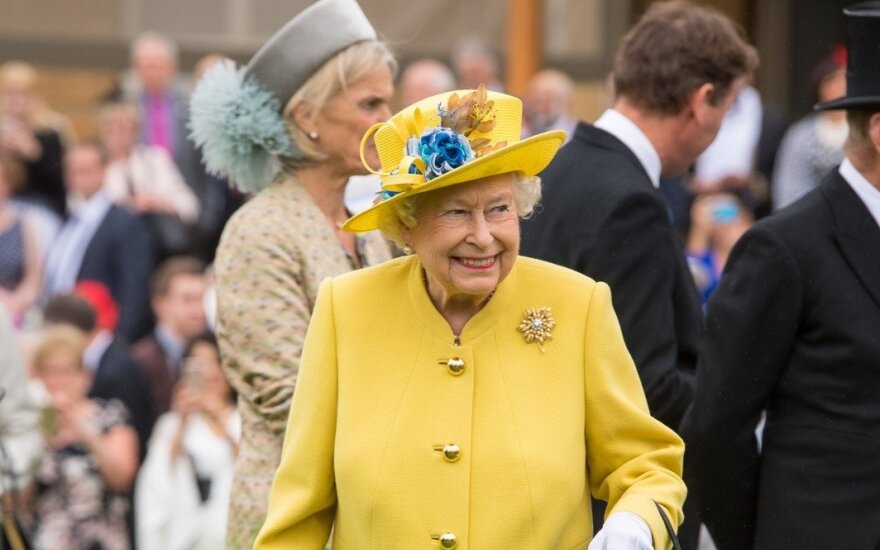Тронная речь королевы в британском парламенте отложена
