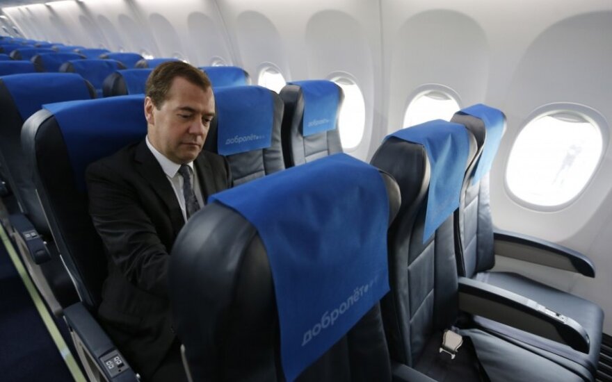 Dmitrijus Medvedevas Dobrolet lėktuve