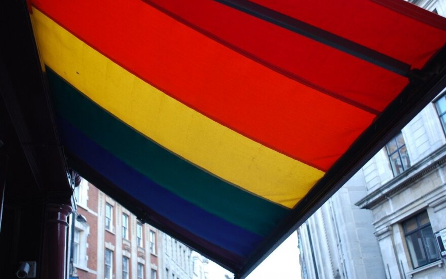 В Румынии проходит референдум, угрожающий легализации однополых браков