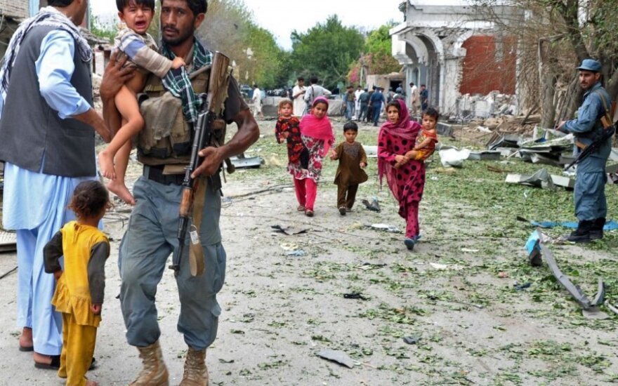 Афганистан: власти и НАТО спорят о жертвах авиаудара
