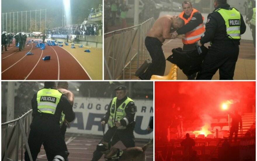 Bosnių fanai po pergalės veržėsi į aikštę ir mėtė kėdes
