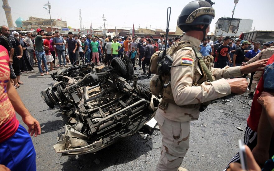 ВИДЕО: В Багдаде толпа набросилась на кортеж премьер-министра