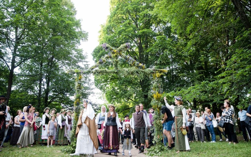 ФОТО: в Вильнюсе прошел традиционный древний праздник солнцестояния Расос