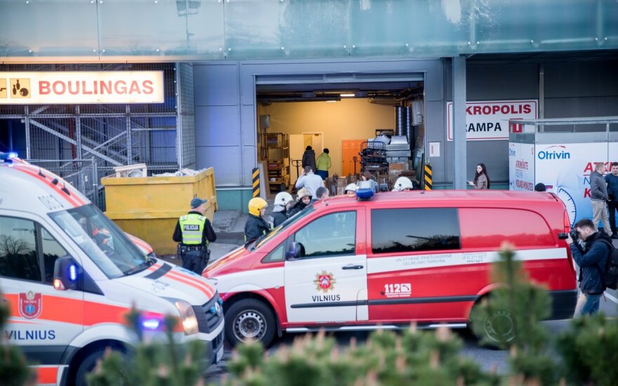 Около полуночи в вильнюсский Akropolis выезжали пожарные и врачи
