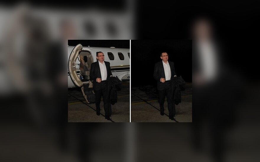 С официальной фотографии главы Минсельхоза России стерли самолет