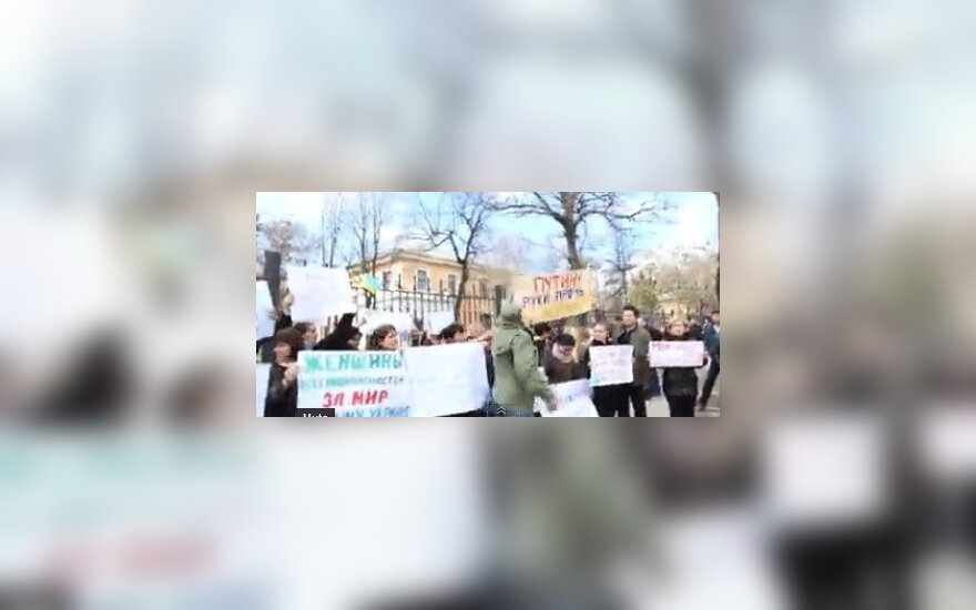 Крым: в Симферополе напали на женщин и задержали посланника ООН