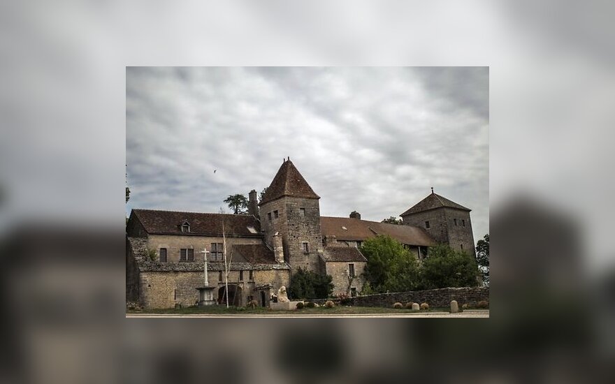 Во Франции продается легендарный замок c призраком