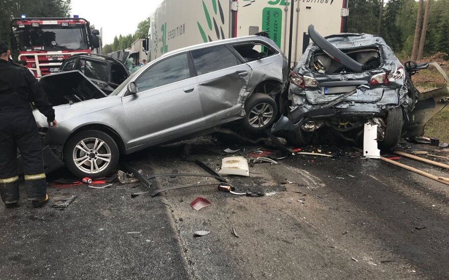 Литовец в Латвии устроил аварию: один человек погиб, трое пострадали