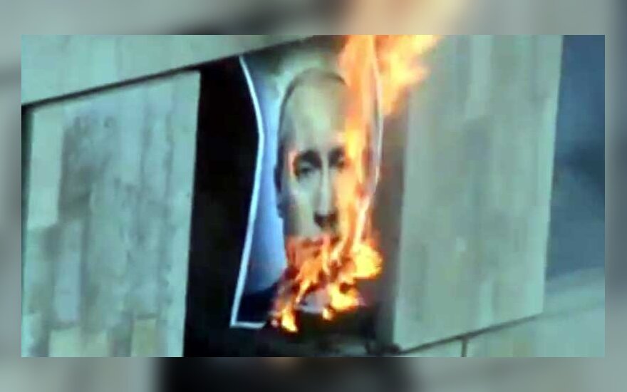 "Pussy Riot" sudegino Vladimiro Putino portretą