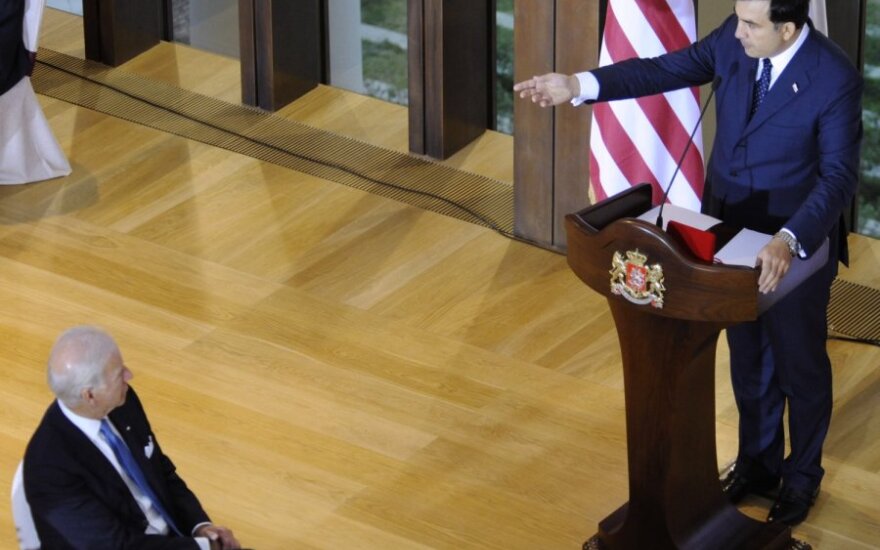 JAV viceprezidento J.Bideno garbei skirta kviestinė vakarienė Gruzijos prezidento M.Saakašvilio rezidencijoje